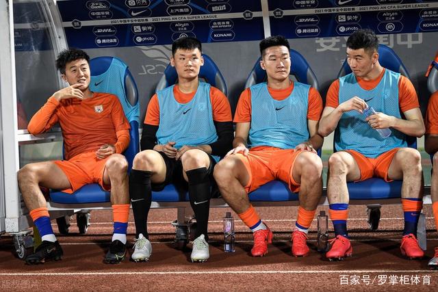 阿里纳斯：斯玛特凭什么出手那么多？真以为自己是巨星了